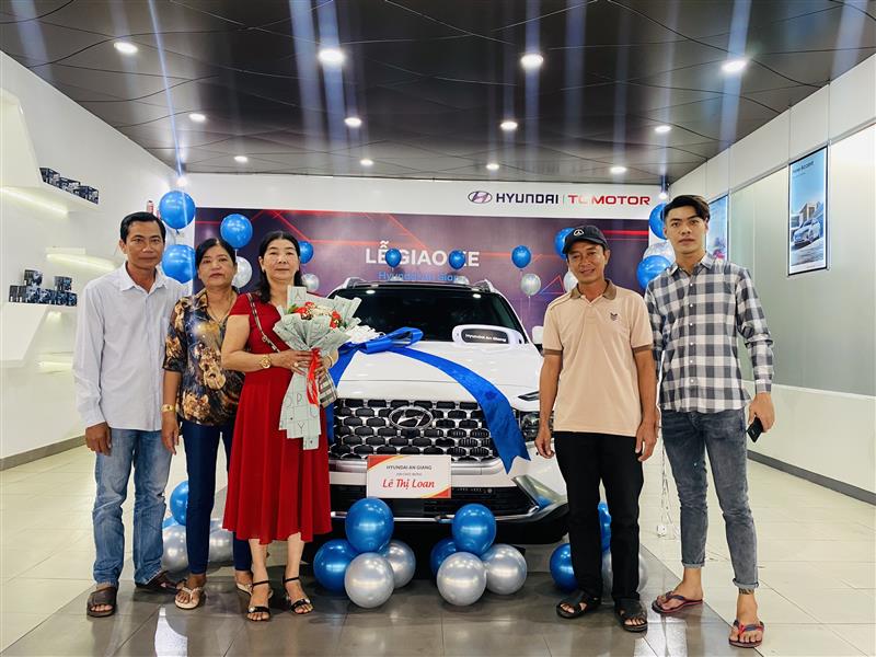 Chúc mùng gia đình anh chị LÊ THỊ LOAN với người bạn đồng hành mới. Năm mới Hyundai An Giang kính chúc Gia đình Anh Chị Thật nhiều sức Khỏe, An Khang Tài Lộc.